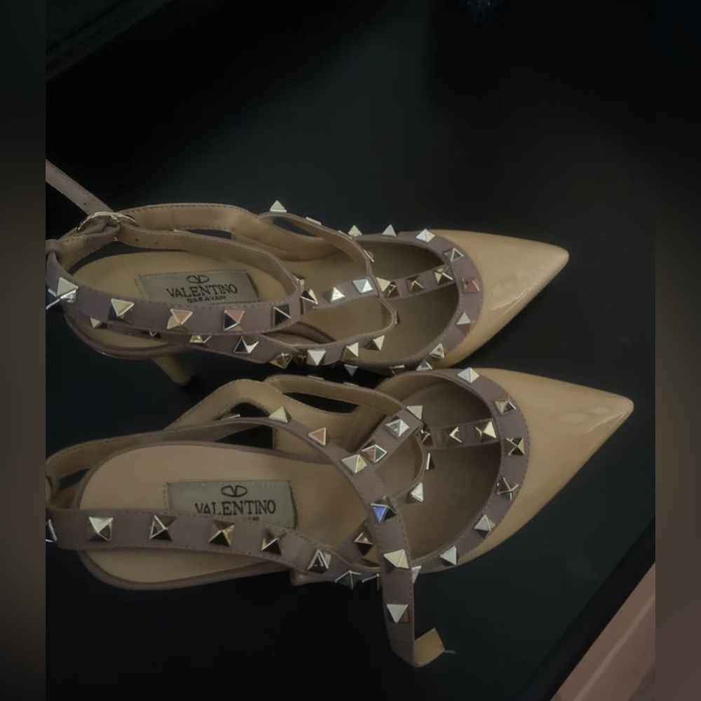 Valentino Garavani Beiged Rockstud Ankle Strap